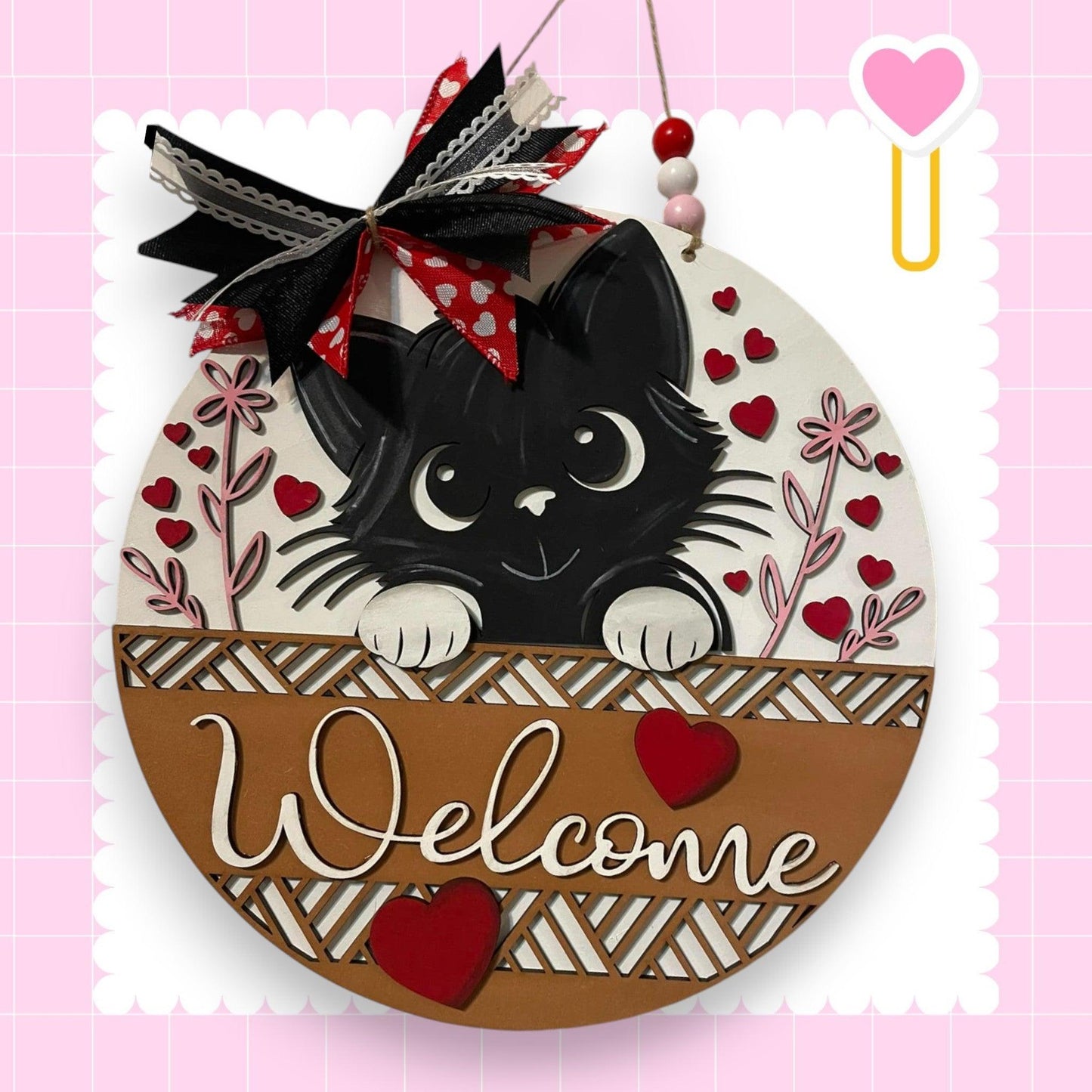 a welcome sign with a black cat on it