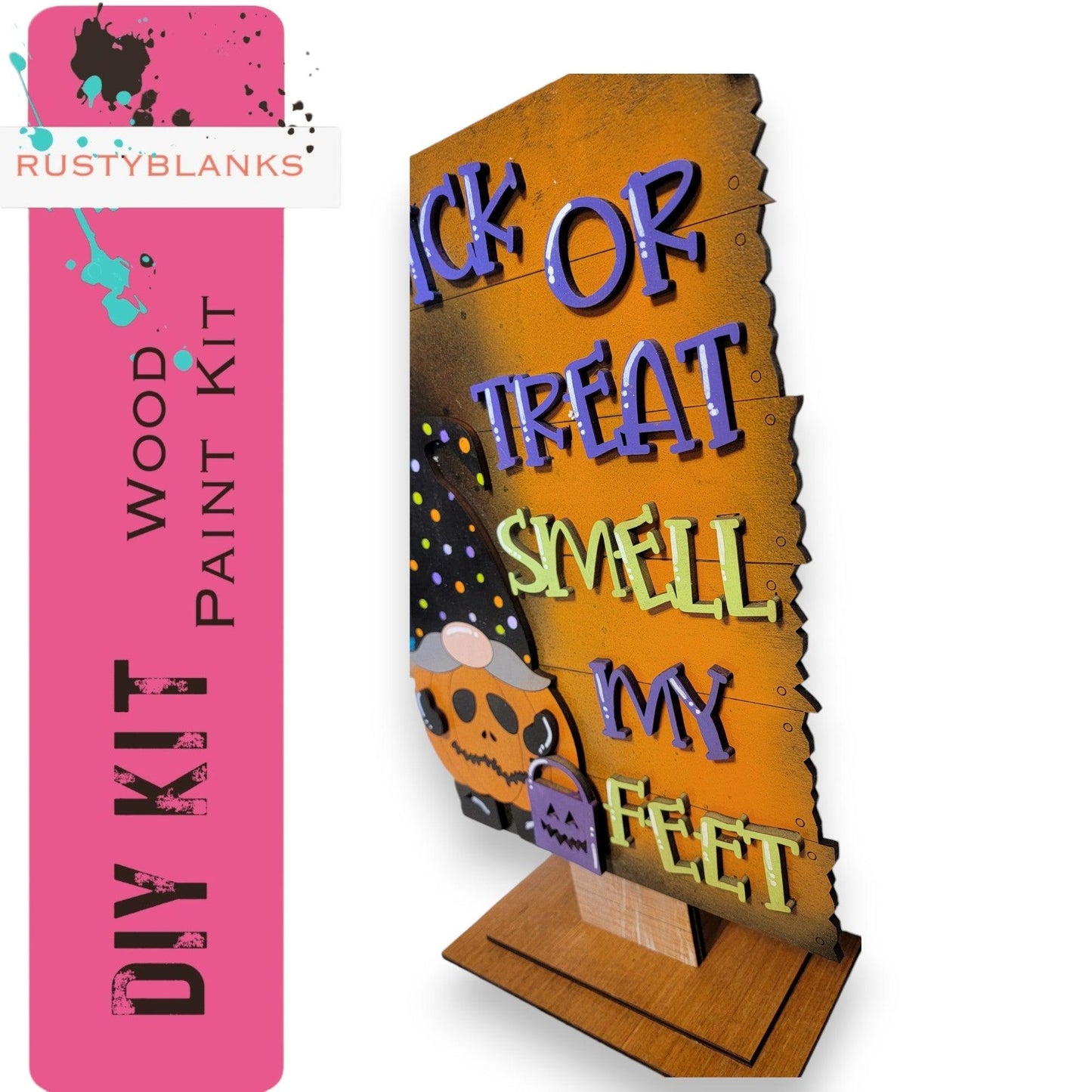 a wooden sign that says trick or treat smell my feet