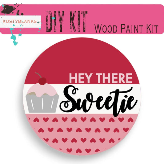 a button with a cupcake on it that says hey there sweetie