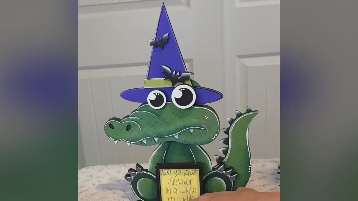 Alligator Interchangeable Animal with 13 Interchangeable Seasonal Hats, Insert and tile holder, Season DIY Decor