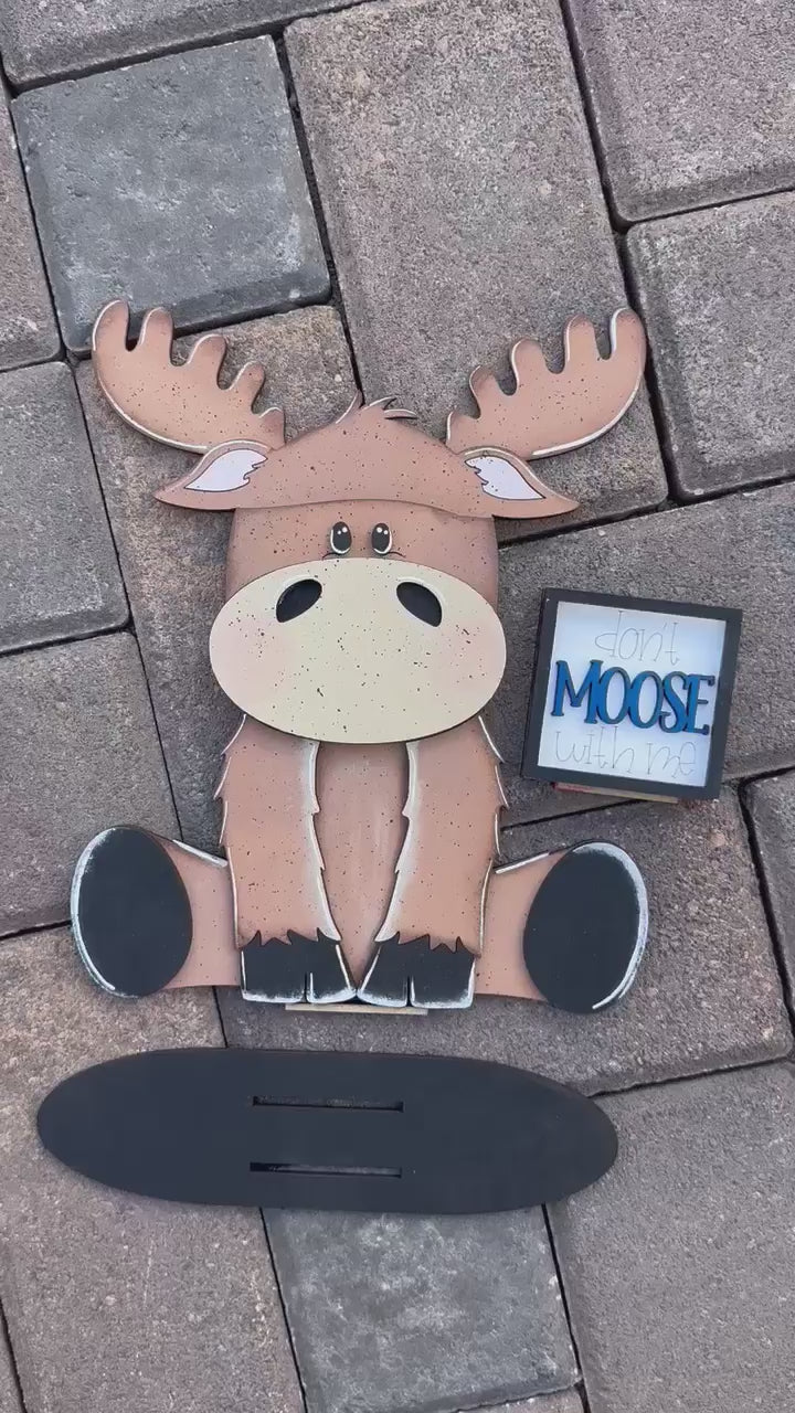 Moose with 12 Interchangeable Seasonal Hats, Insert and tile holder, Season DIY Decor