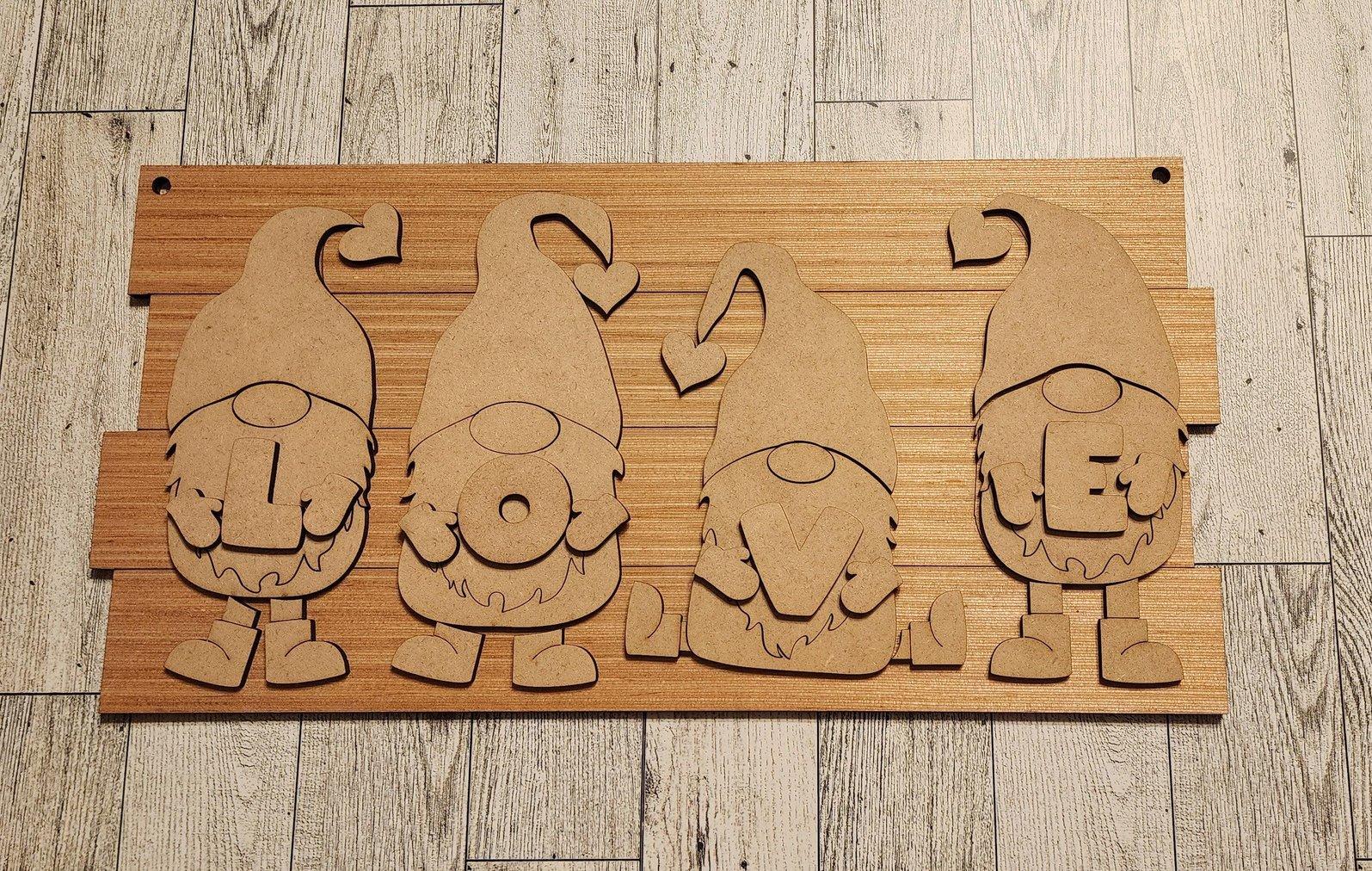 Gnome Family Sign Love - DIY - RusticFarmhouseDecor