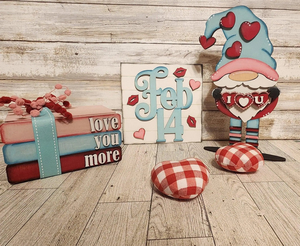 I Love U Valenting Standing Gnome SVG, Glowforge laser cut file - RusticFarmhouseDecor