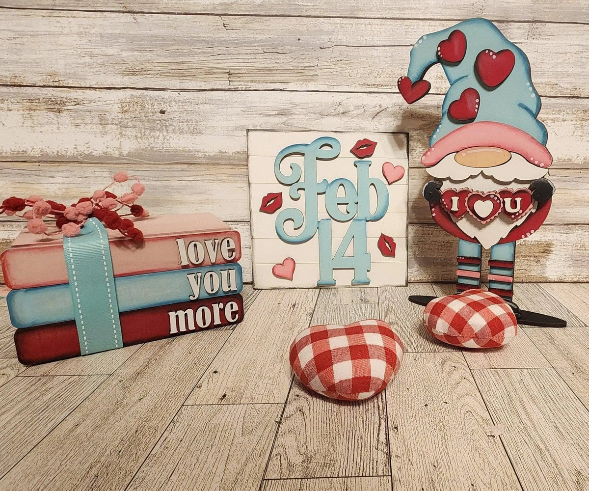 I Love U Valenting Standing Gnome SVG, Glowforge laser cut file - RusticFarmhouseDecor